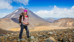Neuseeland Backpacker Rucksackurlauber Tongariro Vulkan iStock Olga_Danylenko.jpg